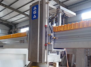 Bridge saw machine monoblock
